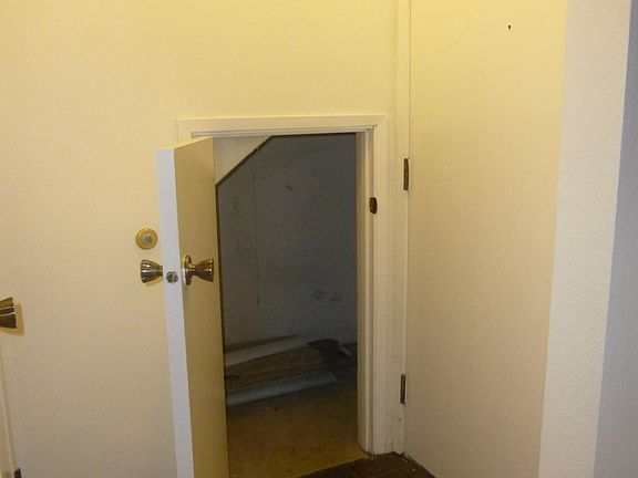 Entryway/ Storeage Closet