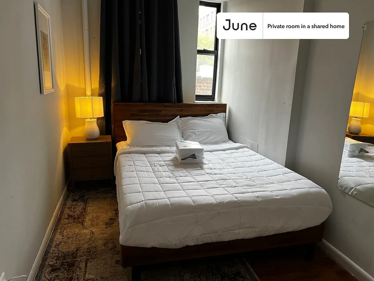 Queen bedroom in 3 bed/1 bath home in Hamilton Heights #595 A — Photo 1