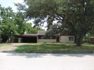 311 S Ridge St, Hallettsville, TX 77964