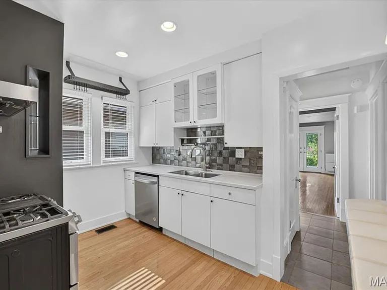 7122 Nashville Ave — Photo 6
