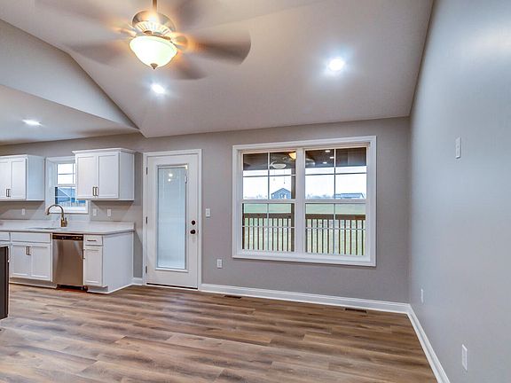 5th image of 433 Wyldwood Way