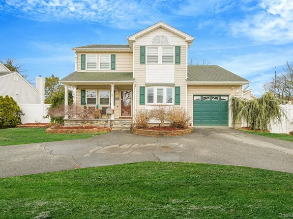 811 County Line Road, Amityville, NY 11701