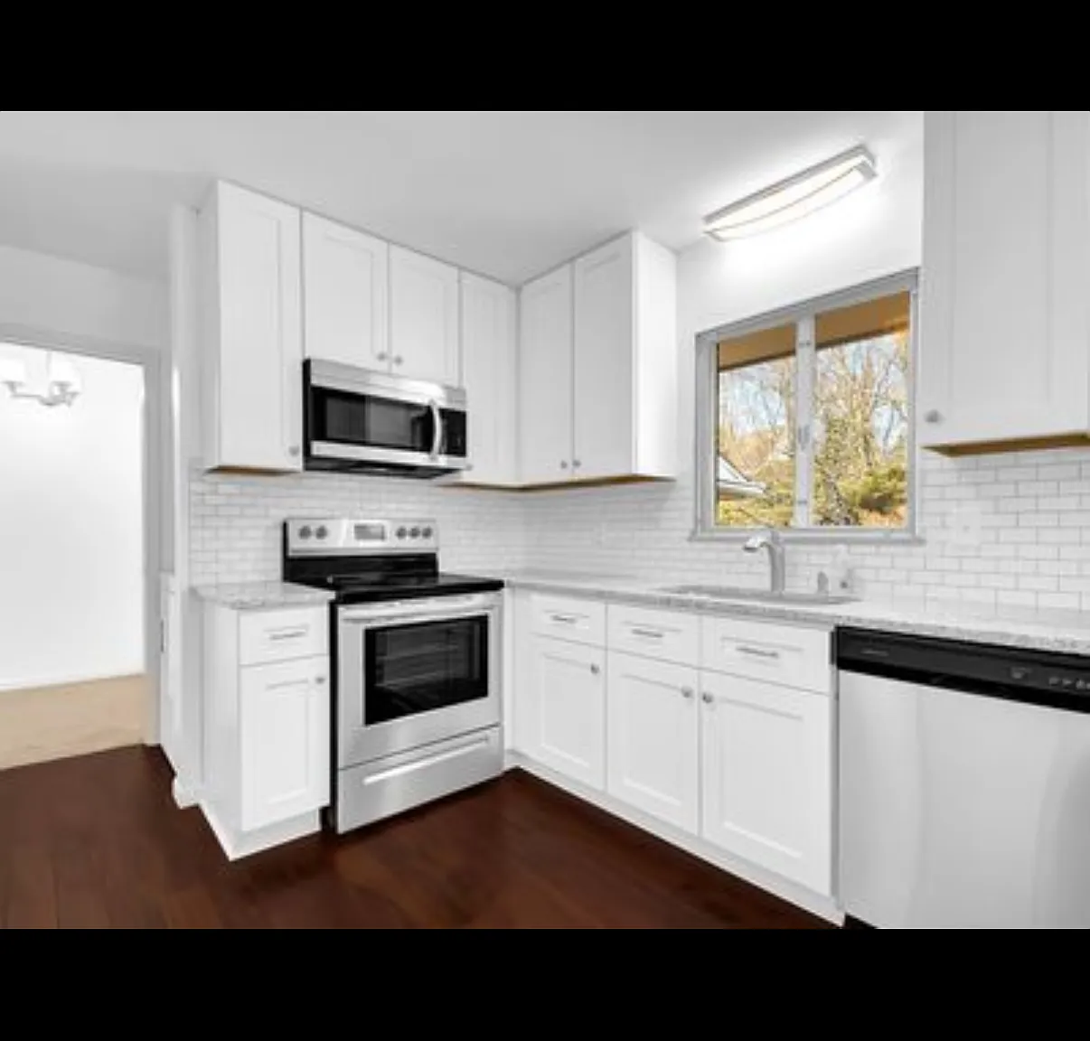 3 bed, 1816 sqft, $2,555 — Photo 4