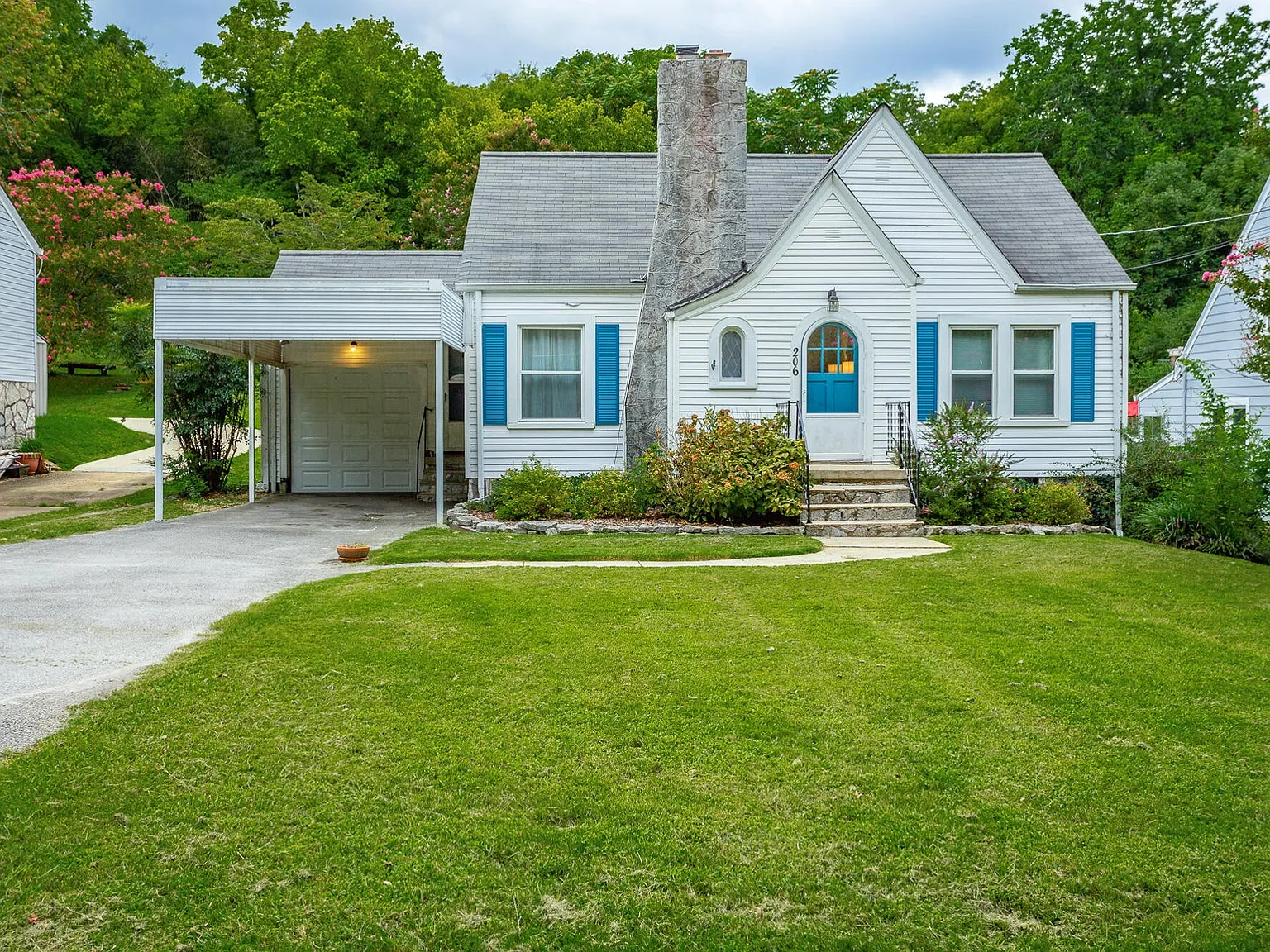 3 bed, 1.5 bath, 1657 sqft, $2,300 — Photo 1