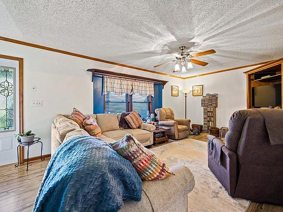 4th image of 131 Rocky Ln