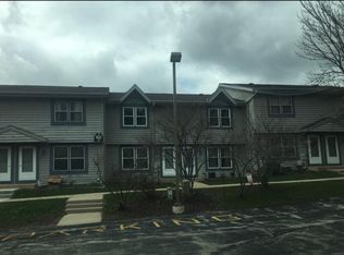 1821 Paramount Dr, Waukesha, WI 53186