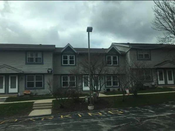 1821 Paramount Dr, Waukesha, WI 53186