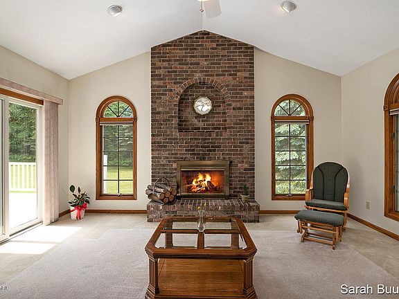 4th image of 5583 Pine Island Dr NE