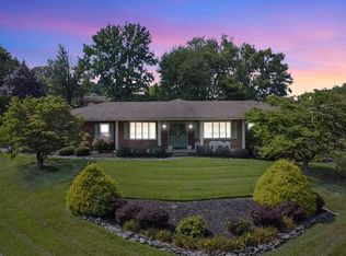 3700 Long Point Dr, York, PA 17402