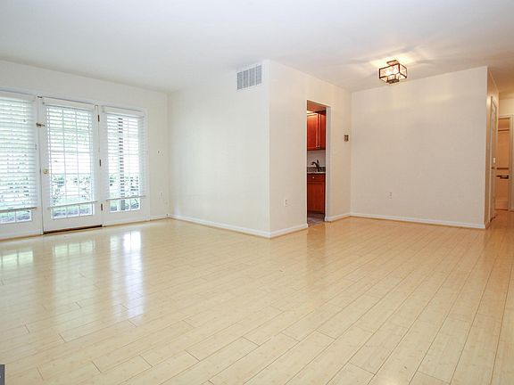 3rd image of 9461 Fairfax Blvd APT 103