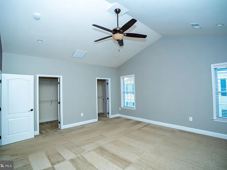22535 Willington Sq — Photo 34