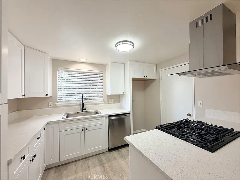 680 N Magnolia Ave — Photo 6