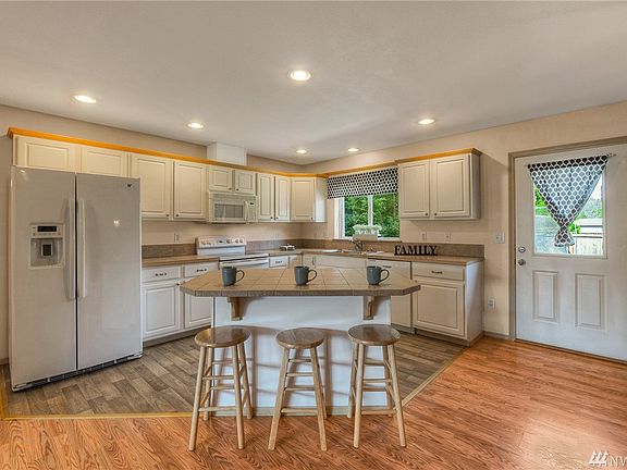 5th image of 14717 147th St E