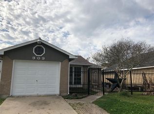 909 Somercotes Ln, Channelview, TX 77530
