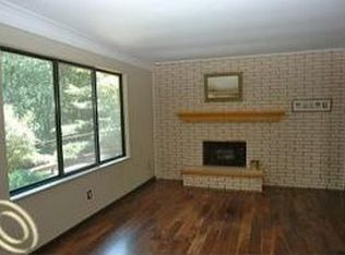 8401 Pawnee Trl, Pinckney, MI 48169