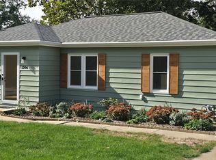 1206 68th St, Windsor Heights, IA 50324