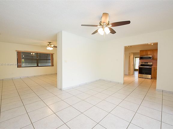 Fam room looking into LR