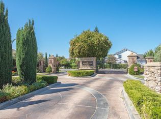 86 W Bohemia Ln, Clovis, CA