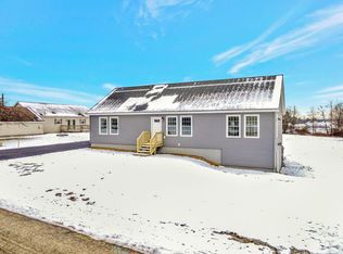 4 Hilltop Dr, Oakland, ME 04963