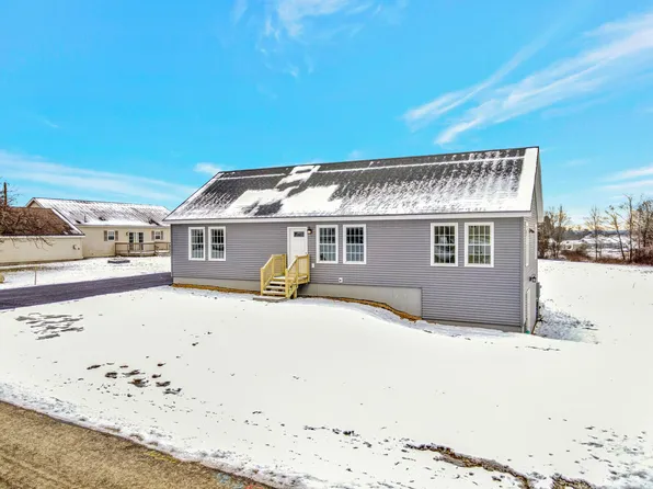 4 Hilltop Drive, Oakland, ME 04963