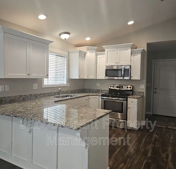 2825 N Sunlight Dr — Photo 3