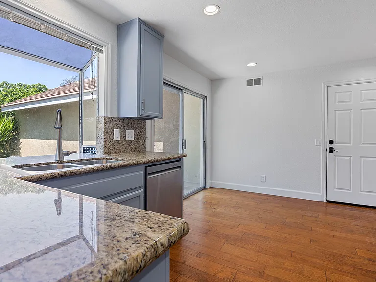 42109 Roanoake St — Photo 7