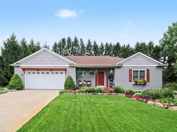 325 Grant St, Hopkins, MI 49328