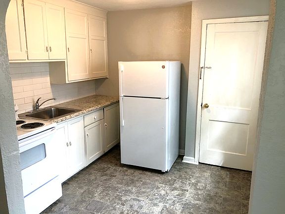 Kitchen includes Fridge, Oven/Range