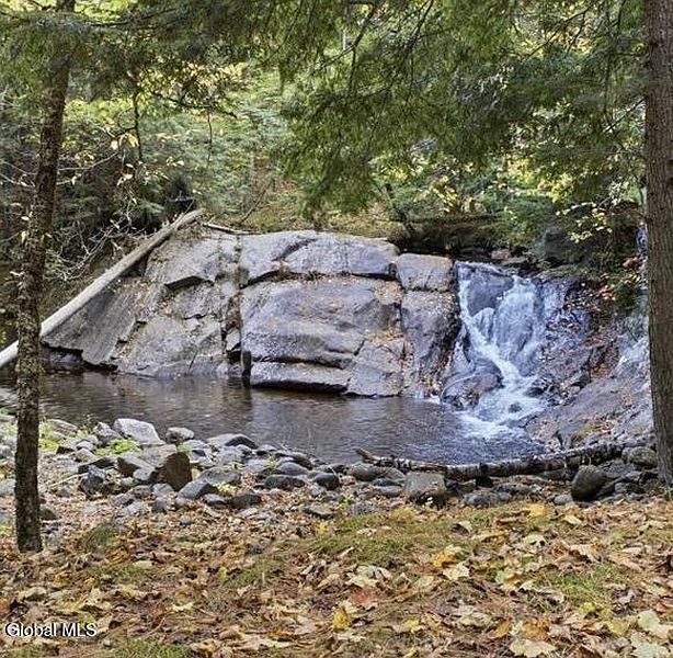 4th image of 65 Dippikill Road