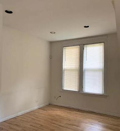 3rd image of 3250 N Lakewood Ave #C1