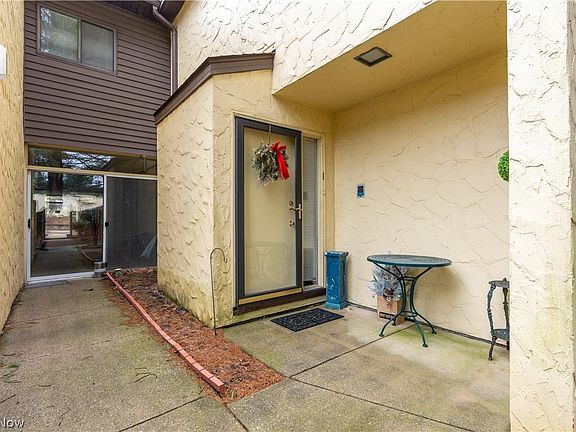 3rd image of 585 Hampton Ridge Dr