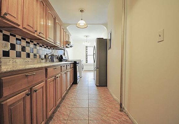 3rd image of 1065 Sterling Pl #1A