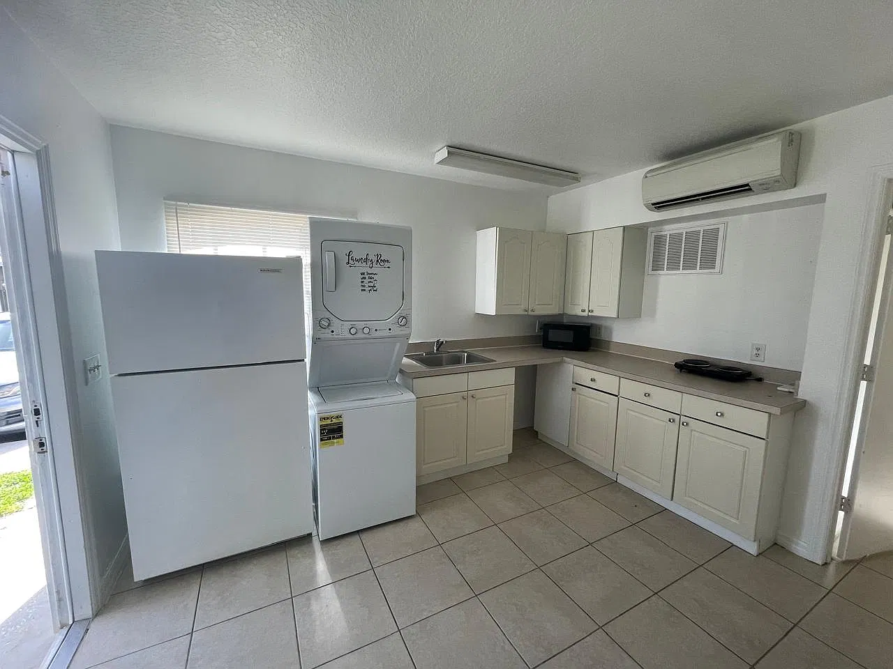 601 Washington Palm Loop - B — Photo 4