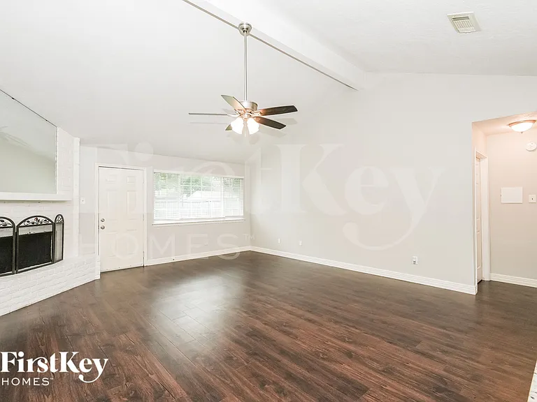 2411 Shady Brook Dr — Photo 2