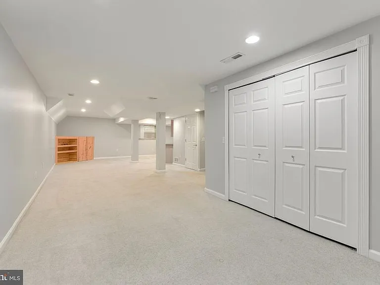 345 Huntington Dr — Photo 27