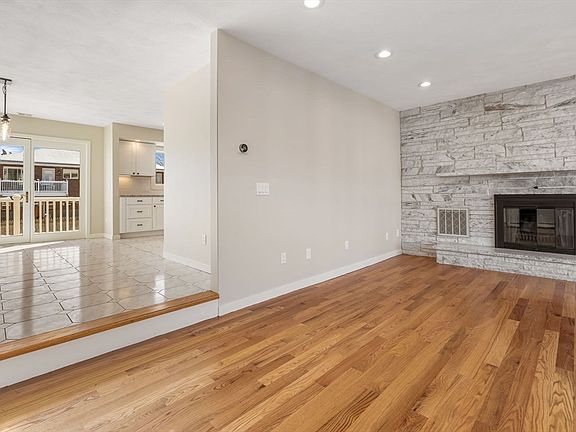 5th image of 119 Marshall St #119