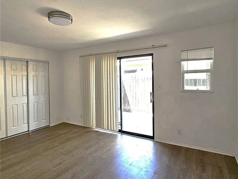 426 E Hullett St #A — Photo 4