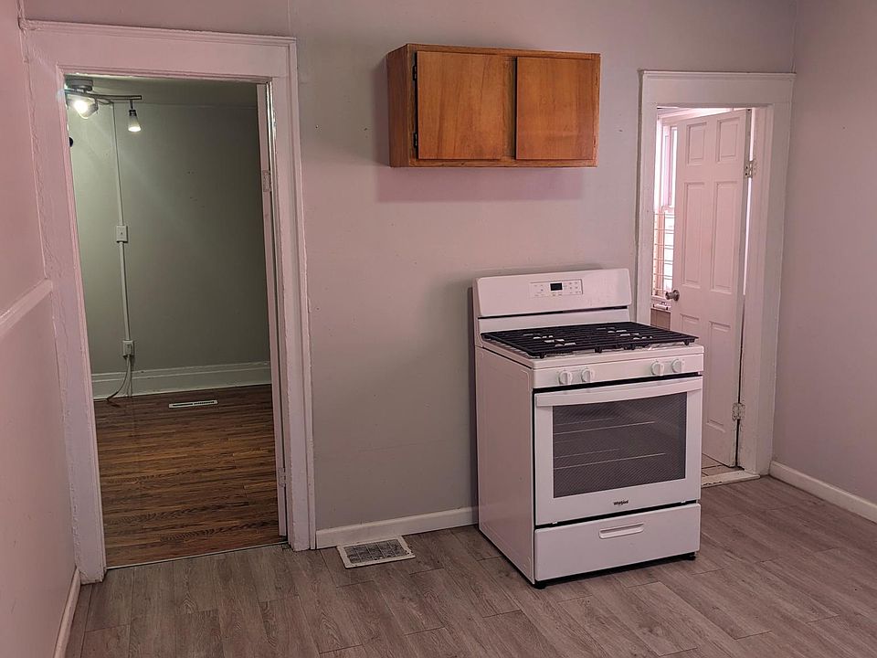 2nd image of 52 York St #2