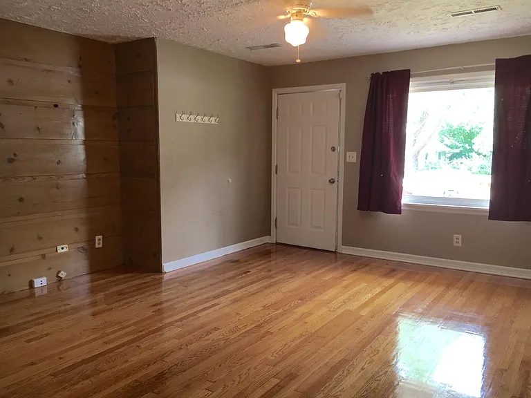 1610 E Cairo St — Photo 2