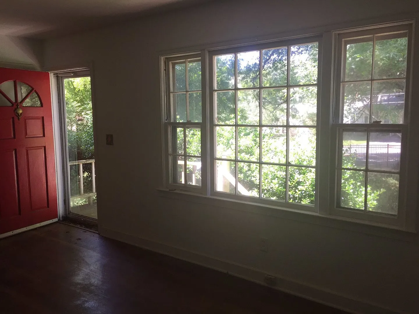 733 Magnolia — Photo 3