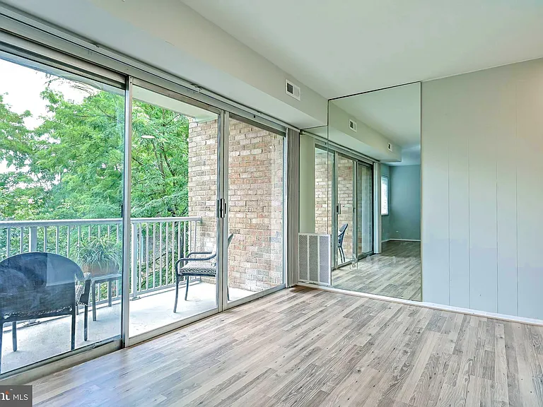 8000 Le Havre Pl #12 — Photo 5