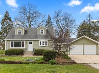 2581 Ardmore Ave, Inverness, IL 60067