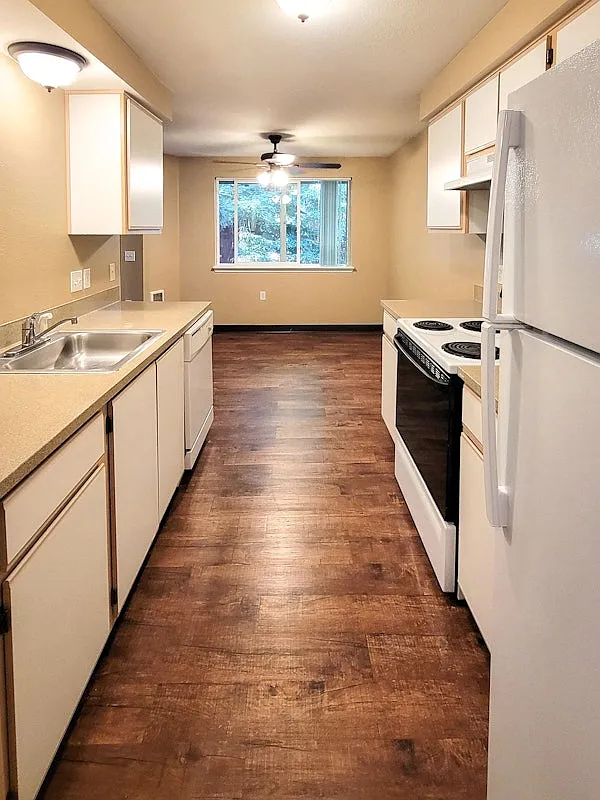 South Vista Apartments — Photo 1