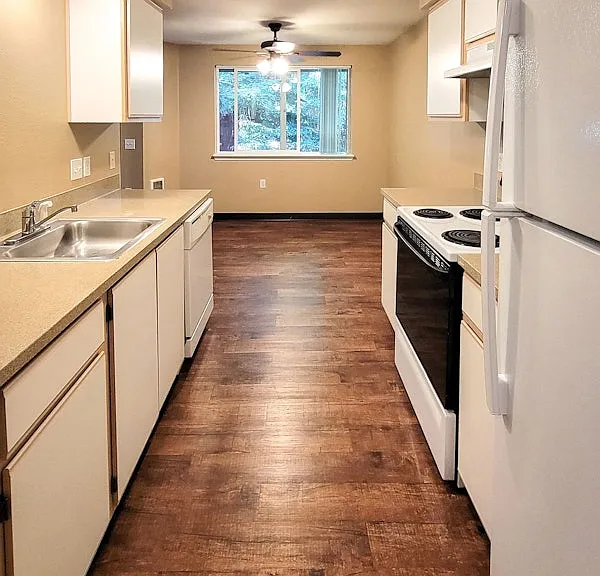 South Vista Apartments — Photo 1