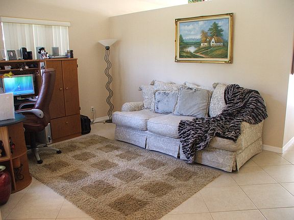 5th image of 1331 SW 44th Ter