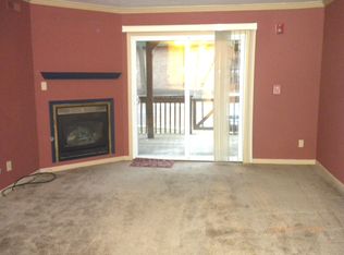 1990 Tall Oaks Dr APT 1B, Aurora, IL 60505