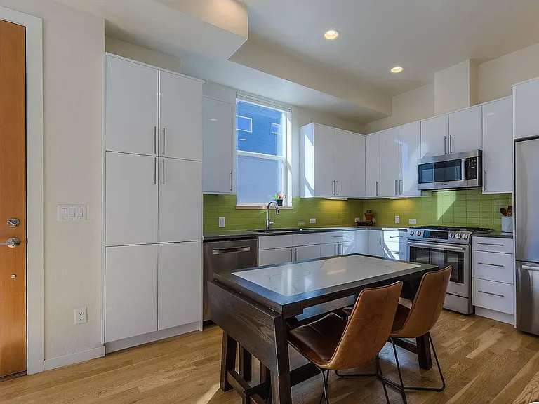 916 Cimarron Dr #A — Photo 2