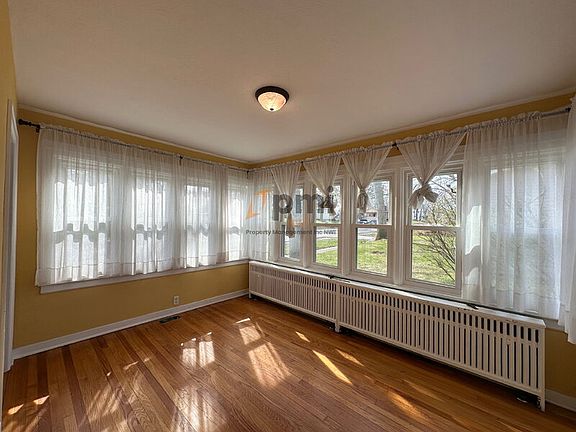 5th image of 418 School St