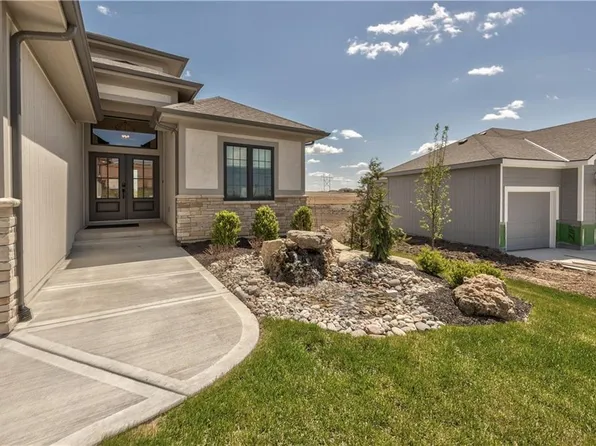 20776 W 188th St, Spring Hill, KS 66083