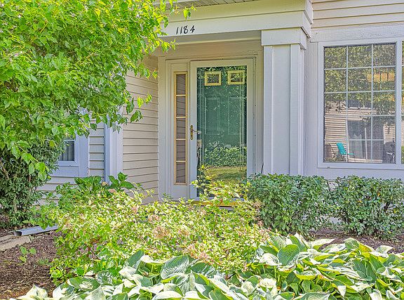 2nd image of 1184 Hawthorne Ln #1184